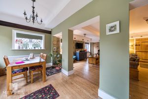 Lounge/Diner- click for photo gallery